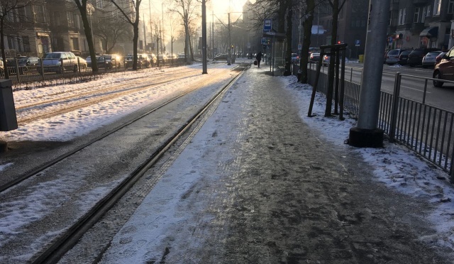 Oblodzony przystanek - Al. Piastów, fot. S. Orlik 17.01.2017