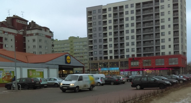 Nowe znaki na parkingu przy sklepie sieci Lidl, fot. A. Szymańska 09.02.2017