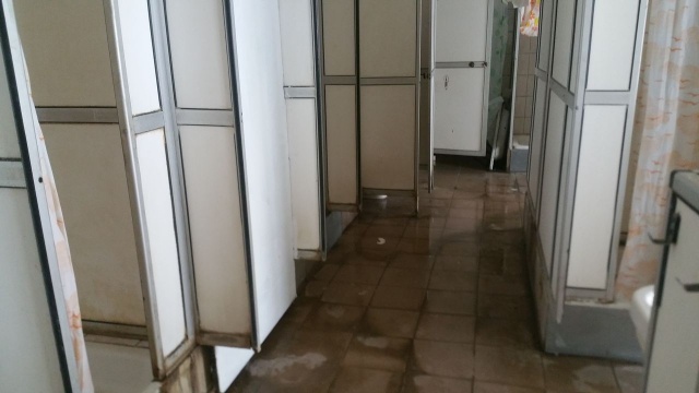 Łazienka w Gryfii po sprzątaniu - fot.Słuchacz 20.09.2017