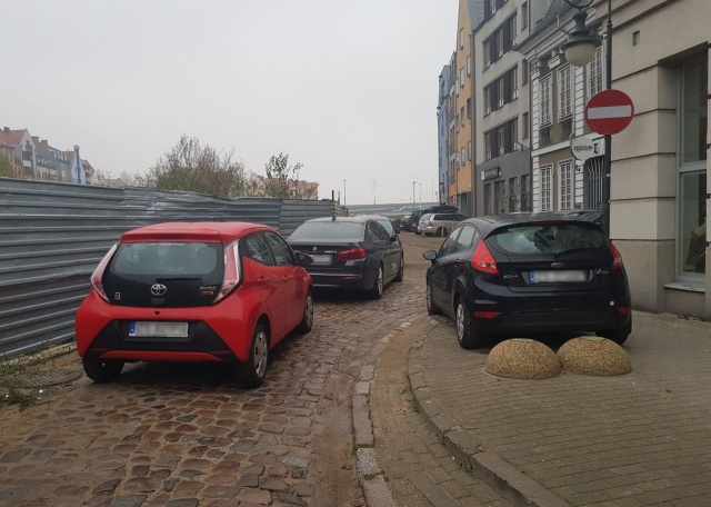 Parkowanie na Podzamczu, fot. Słuchacz 17.01.2019