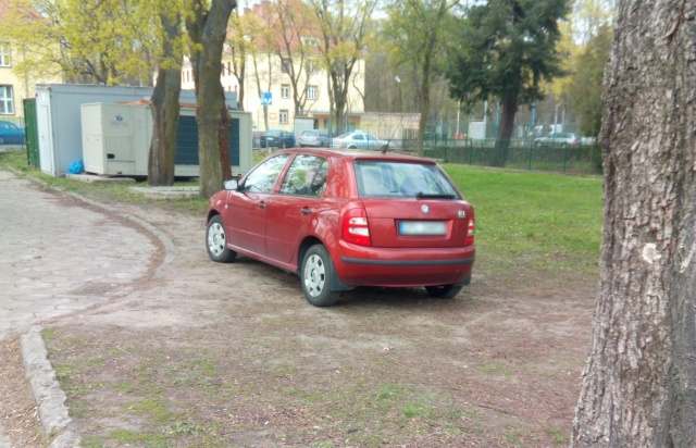 Parkowanie przy torze kolarskim, fot. Słuchacz, pan Grzegorz 26.04.2019