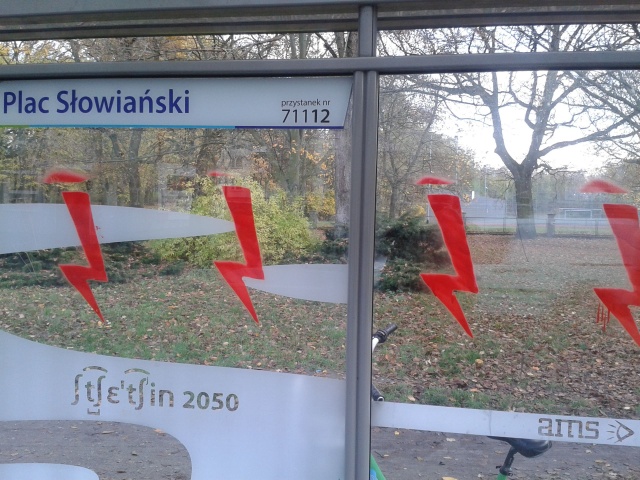 Wiata autobusowa na Placu Słowiańskim/ Fot. Słuchacz 18.11.2020