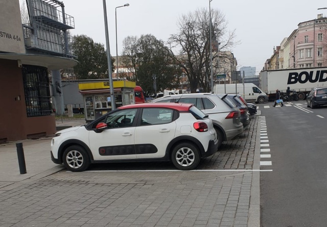 Nowe oznakowanie miejsc parkingowych, fot. Grzegorz Gruca 29.03.2021
