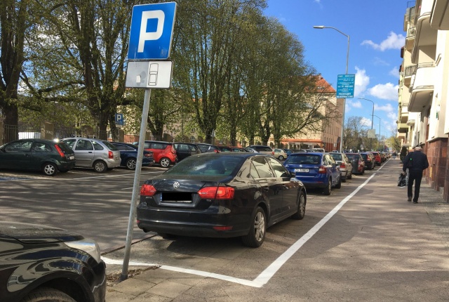 Oznakowanie na ul. Niedziałkowskiego, fort. S. Orlik 26.04.2021