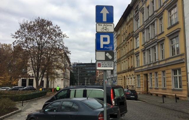 Oznakowanie strefy płatnego parkowania we Wrocławiu, fot. S. Orlik, PR Szczecin 27.10.2021