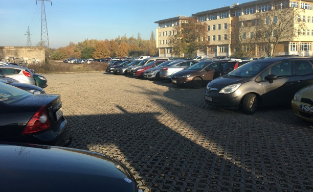 Nowy parking przy siedzibie ZUS, fot. S. Orlik 10.11.2021