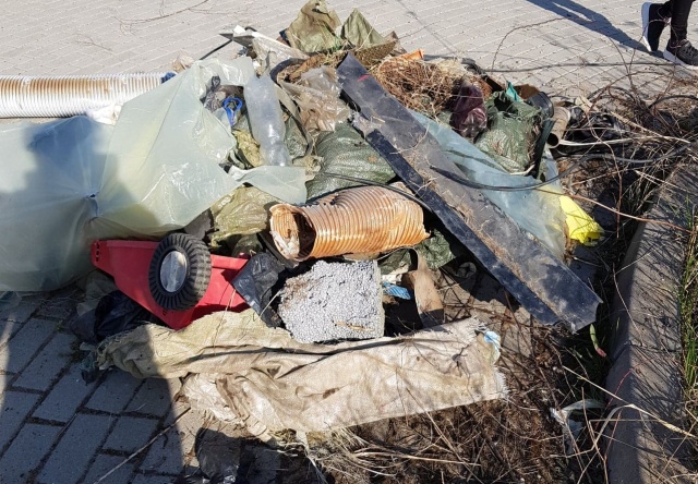 Zebrane śmieci w gm. Kołbaskowo, fot. Słuchaczka 27.04.2022