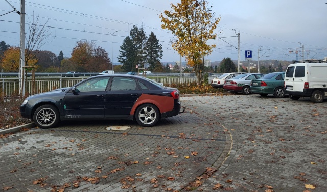Parking przy Różance, fot. Sławomir Orlik, PR Szczecin 07.11.2022