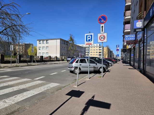 Parking przy ul. Bł. Królowej Jadwigi, fot. Sławomir Orlik, PR Szczecin 14.04.2025