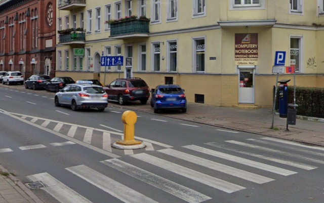 Parkowanie przy 5 Lipca, fot. google.com 17.04.2025