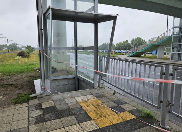 Winda na kładce przy ul. Hangarowej, fot. Sławomir Orlik 25.07.2025