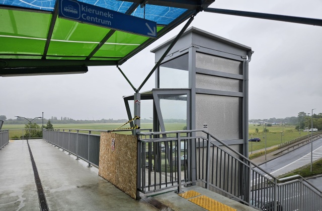 Winda na kładce przy ul. Hangarowej, fot. Sławomir Orlik 25.07.2025