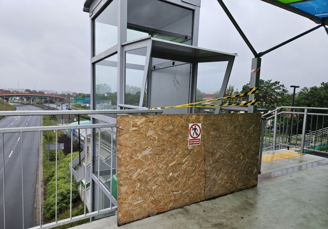 Winda na kładce przy ul. Hangarowej, fot. Sławomir Orlik 25.07.2025