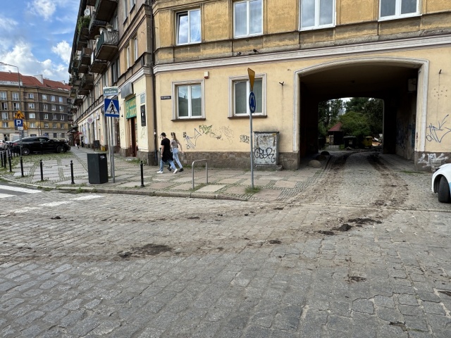 Rozbiórka kamienicy przy ul. Małopolskiej, fot. Słuchacz 30.07.2025