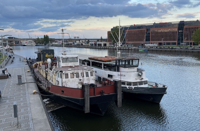 Źródło - interpelacja A. Radziwinowicza: https://bip.um.szczecin.pl/chapter_131447.asp?soid=E27CFB1565B84E0890ACCDF6B4B29241 23.12.2025