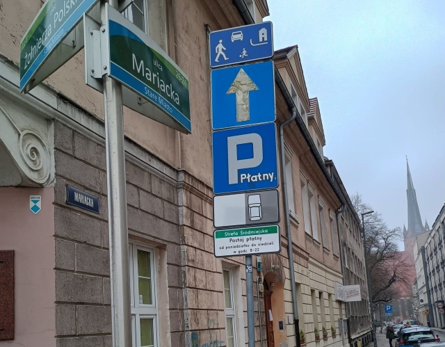 Tabliczka przy wjeździe na ul. Mariackiej, fot. NiOL 16.02.2026