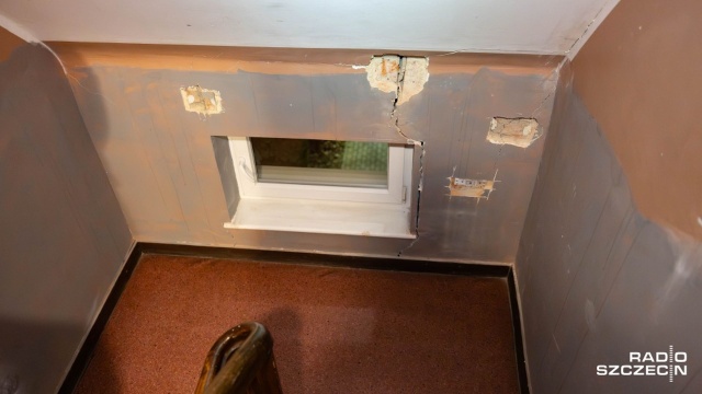 Ściany w budynku przy ul. Hożej, fot. Robert Stachnik [Radio Szczecin] 19.02.2026