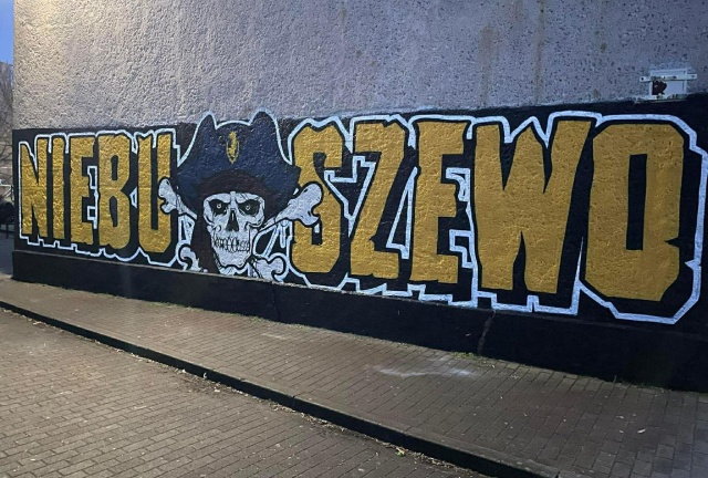 Mural na ścianie budynku SP 69, fot. Sluchaczka 02.03.2026
