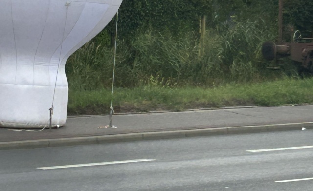 Uszkodzona nawierzchnia ścieżki rowerowej, fot. Słuchacz 06.08.2026