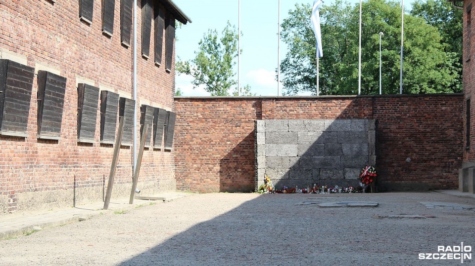 Obóz Auschwitz-Birkenau. Ściana Śmierci. Fot. Piotr Kołodziejski [Radio Szczecin]