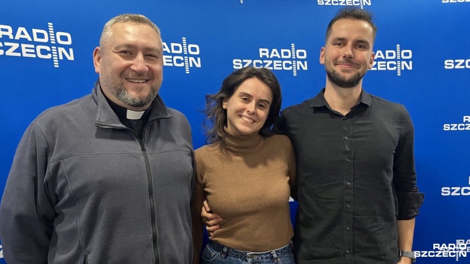 Ekipy Notre Dame, Szczecin. Agata i Michał oraz ks. Marcin Stefanik. Fot. Piotr Kołodziejski [Radio Szczecin]