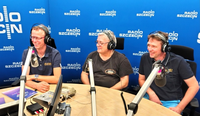 Marek Jaroszyński – harmonijka chromatyczna (od lewej), Piotr Bieliński (harmonijka akordowa) i Piotr Włodarczyk (harmonijka basowa) z Tria Animato w Radiu Szczecin Muzycy Tria Animato jurorami Międzynarodowego Festiwalu Harmonijki Ustnej w Seulu [ROZMOWA, ZDJĘCIA]
