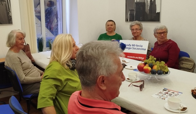 Spotkanie podsumowujące projekt "Łączy nas Szczecin". Fot. materiały promocyjne organizatora Bieganie po ruinach, czyny społeczne, przypalone wafle, atrakcje Kaskady, saturator i inne historie. Podsumowanie projektu "Łączy nas Szczecin" [POSŁUCHAJ]