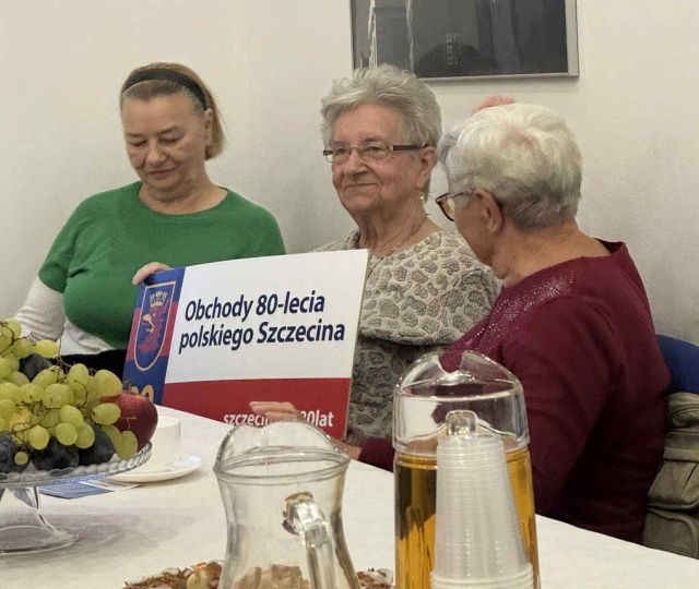 Spotkanie podsumowujące projekt "Łączy nas Szczecin". Bieganie po ruinach, czyny społeczne, przypalone wafle, atrakcje Kaskady, saturator i inne historie. Podsumowanie projektu "Łączy nas Szczecin" [POSŁUCHAJ]