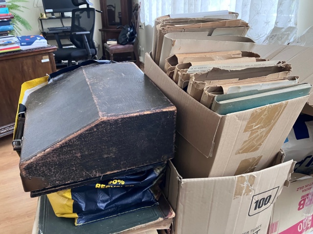 Spuścizna po Janie Papudze. Fot. Agata Rokicka [Radio Szczecin] Pamiątki po pisarzu, Janie Papudze trafiły do Książnicy Pomorskiej [POSŁUCHAJ]