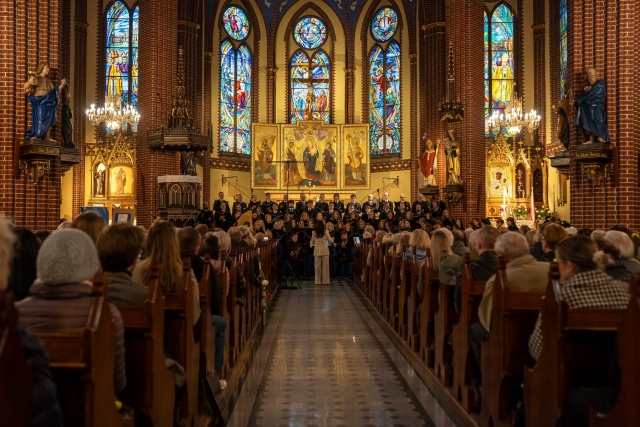 Fot. Diana Marczewska Michał Ziółkowski dedykuje dzieło Chórowi Politechniki Morskiej. Prapremiera w Szczecinie [ROZMOWA z KOMPOZYTOREM, ZDJĘCIA]