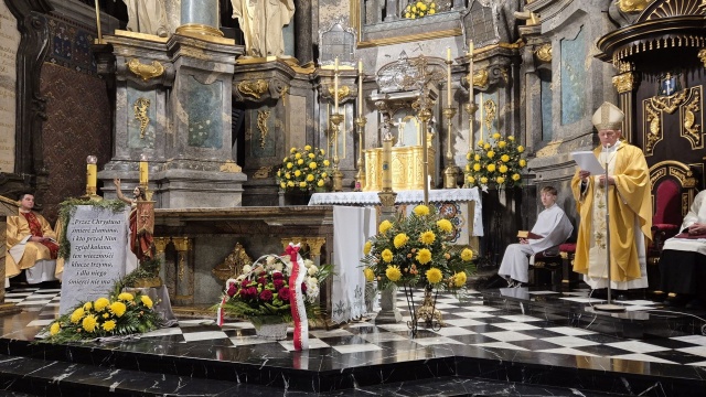 Msza Święta pamięci Nieznanego Żołnierza pod przewodnictwem ks. abp. Mieczysława Mokrzyckiego – Katedra Lwowska, 31.10.2025. Fot. Dorota Zamolska [Radio Szczecin] Pamięci Bezimiennego Bohatera z Cmentarza Orląt Lwowskich [POSŁUCHAJ, ZDJĘCIA]