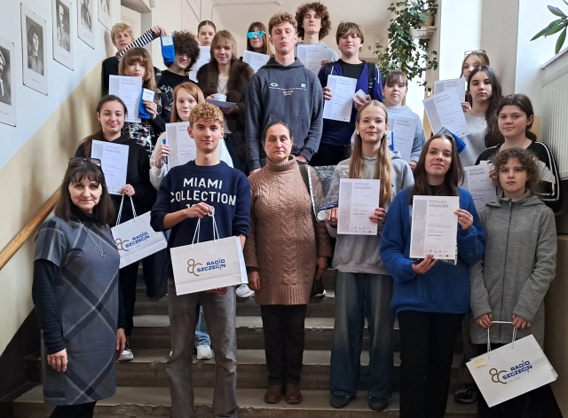 Uczniowie Liceum nr 10 im. św. Marii Magdaleny we Lwowie laureatami konkursu plastycznego z nagrodami ufundowanymi przez Polskie Radio Szczecin SA. Fot. Liceum nr 10 im. św. Marii Magdaleny we Lwowie Pamięci Bezimiennego Bohatera z Cmentarza Orląt Lwowskich [POSŁUCHAJ, ZDJĘCIA]