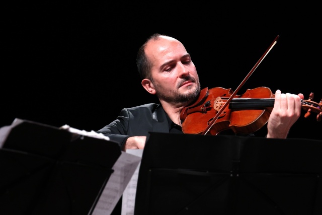 Robert Kowalski – skrzypek. Fot. Cezary Aszkiełowicz Karol Szymanowski Quartet z premierowym programem w Filharmonii [POSŁUCHAJ, ZDJĘCIA]