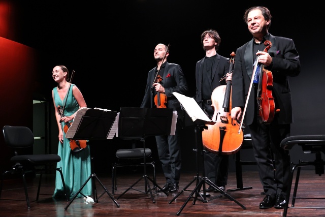 Karol Szymanowski Quartet przyjmuje gorące brawa publiczności. Fot. Cezary Aszkiełowicz Karol Szymanowski Quartet z premierowym programem w Filharmonii [POSŁUCHAJ, ZDJĘCIA]