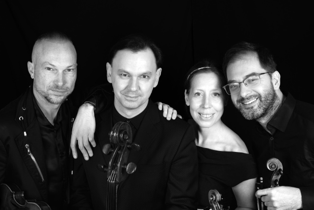 Baltic Neopolis Quartet w składzie: Łukasz Górewicz – skrzypce II (od lewej), Tomasz Szczęsny (wiolonczela), Emilia Goch-Salvador (altówka), Emanuel Salvador (skrzypce I). Fot. Olga Iwanow [Materiały prasowe Baltic Neopolis Orchestra] Baltic Neopolis Quartet nagrał płytę „Kompozycje szczecińskie” vol. 2 [ROZMOWA, ZDJĘCIA]