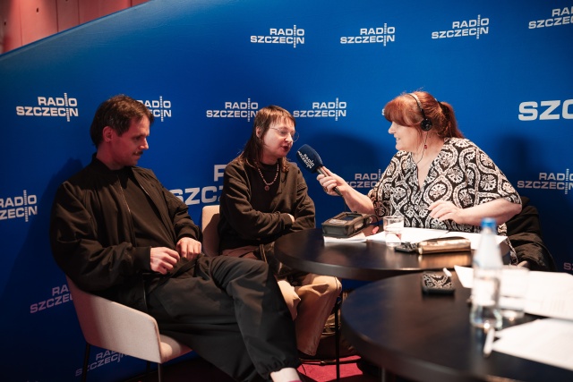 Piotr Wawer Jr. (od lewej), Weronika Szczawińska i Małgorzata Frymus. Kontrapunktowe studio Radia Szczecin w Teatrze Polskim. Fot. Piotr Nykowski Radio Szczecin na Kontrapunkcie [POSŁUCHAJ/GALERIA ZDJĘĆ]