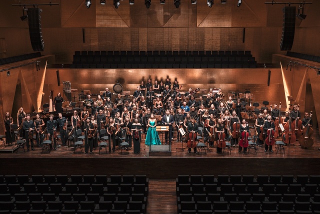 Aleksandra Świgut – pianistka, solistka International Lutosławski Youth Orchestra 2025 pod dyrekcją Przemysława Neumana. Fot. Materiały prasowe Filharmonii w Szczecinie Rekord pobity! 551. muzyków zgłosiło się do International Lutosławski Youth Orchestra 2026 [ROZMOWA, ZDJĘCIA]
