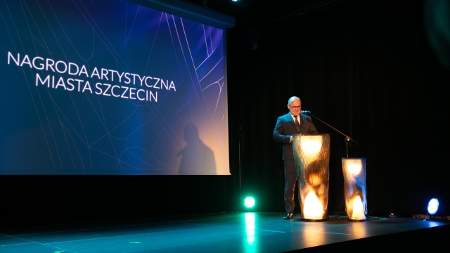 Piotr Krzystek – prezydent Szczecina otwiera uroczystość wręczenia Nagrody Artystycznej Miasta Szczecin za rok 2025. Fot. Weronika Łyczywek [Radio Szczecin] Przyznano Nagrody Artystyczne i Mecenasa Kultury Szczecina za rok 2025 [POSŁUCHAJ, ZDJĘCIA]