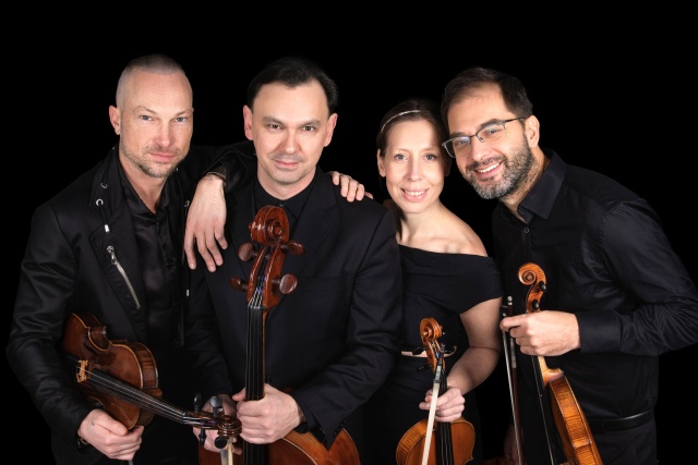 Baltic Neopolis Quartet w składzie: Łukasz Górewicz – skrzypek (od lewej), Tomasz Szczęsny (wiolonczela), Emilia Goch Salvador (altówka) i Emanuel Salvador (skrzypce) nagrał płytę „Kompozycje szczecińskie” vol. 2. Fot. Olga Iwanow Premiera płyty „Kompozycje szczecińskie” vol. 2 Baltic Neopolis Quartet [ROZMOWA]