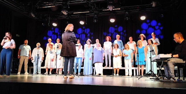 Chór Kameralny „Malofonika” pod dyrekcją Edyty Turowskiej. Fot. Hanna Rybka Przegląd Chórów Garnizonu Szczecin w 81. rocznicę 12. Szczecińskiej Dywizji Zmechanizowanej [ROZMOWA, ZDJĘCIA]