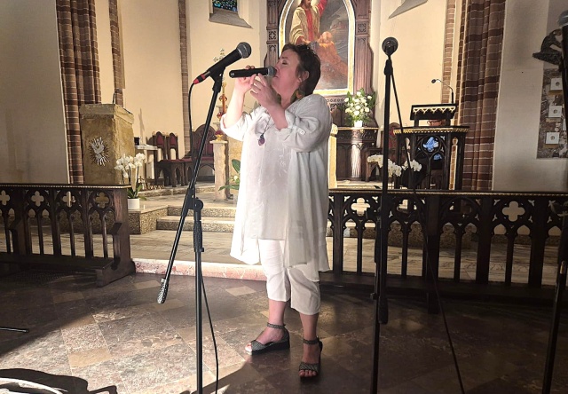 Jola Szczepaniak – wokalistka, dyrygentka. Fot. Tomasz Krawczyk Muzyka gospel w Międzyzdrojach i Szczecinie na Festiwalu Grünebergowskim [POSŁUCHAJ, ZDJĘCIA]