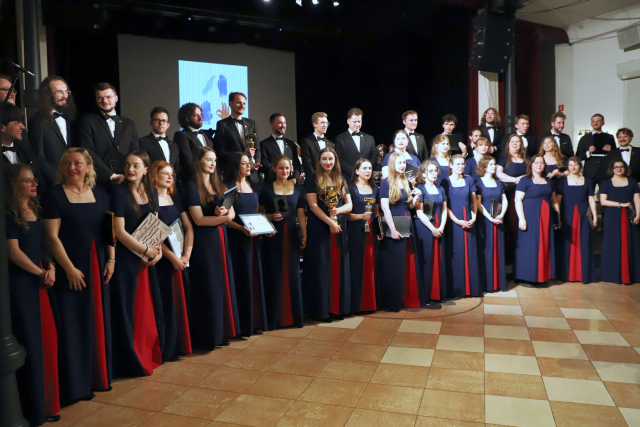 Chór Akademicki Politechniki Gdańskiej pod dyrekcją Mariusza Mroza z laurami 61. Międzynarodowego Festiwalu Pieśni Chóralnej im. prof. Jana Szyrockiego w Międzyzdrojach. Fot. Tomasz Rychłowski Chór Politechniki Gdańskiej z GRAND PRIX 61. Międzynarodowego Festiwal Pieśni Chóralnej im. prof. Jana Szyrockiego w Międzyzdrojach [POSŁUCHAJ, ZDJĘCIA]