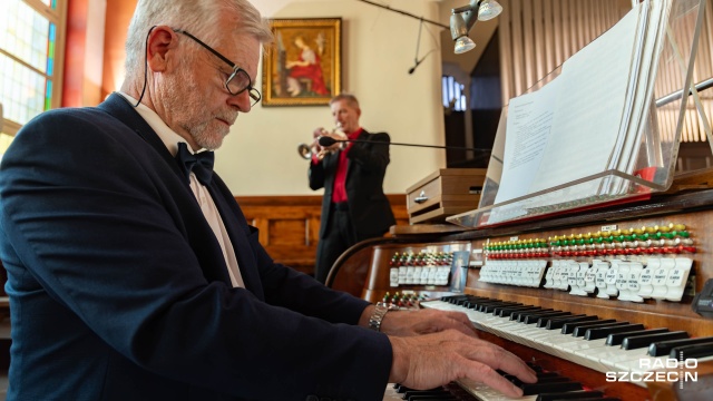 Bogdan Narloch – organista (od lewej) i Roman Gryń – trębacz na festiwalu „Muzyczna podróż śladami Grünebergów” w Szczecinie (8 sierpnia 2026). Fot. Robert Stachnik [Radio Szczecin] Wirtuozi instrumentów dętych na Festiwalu Grünebergów [POSŁUCHAJ, ZDJĘCIA]