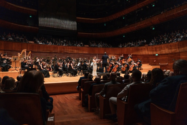 Zofia Anna Olesik – skrzypaczka z International Lutosławski Youth Orchestra pod batutą Przemysława Neumanna w Sali koncertowej Narodowej Orkiestry Symfonicznej Polskiego Radia w Katowicach. Fot. Piotr Nykowski Zofia Anna Olesik – stypendystka Anne-Sophie Mutter polską nadzieją w Konkursie Wieniawskiego [WYWIAD ze SKRZYPACZKĄ, ZDJĘCIA]