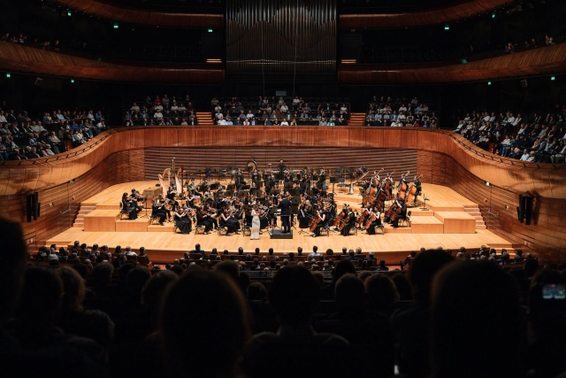 Zofia Anna Olesik – skrzypaczka z International Lutosławski Youth Orchestra pod batutą Przemysława Neumanna w Sali koncertowej Narodowej Orkiestry Symfonicznej Polskiego Radia w Katowicach. Fot. Piotr Nykowski Zofia Anna Olesik – stypendystka Anne-Sophie Mutter polską nadzieją w Konkursie Wieniawskiego [WYWIAD ze SKRZYPACZKĄ, ZDJĘCIA]