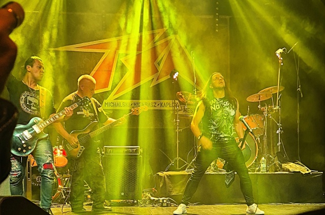 Zespół TSA MNKWL wieńczy 7. edycję Alei Gwiazd kultowego „Sorrento” w Nowej Dekadencji w Szczecinie. Fot. Materiały prasowe organizatora Koncert zespołu TSA MNKWL najmocniejszym akcentem 7. edycji Alei Gwiazd [POSŁUCHAJ, ZDJĘCIA]
