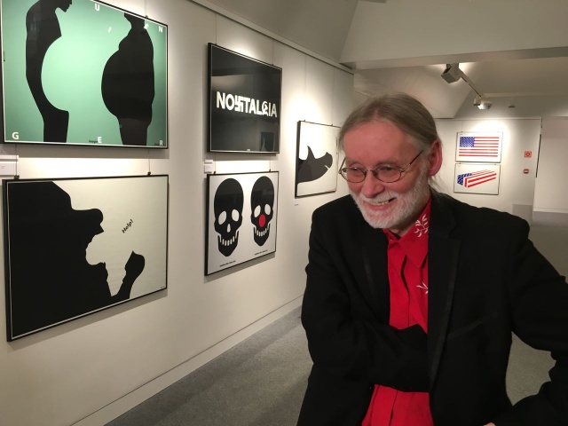 Lex Drewiński na wernisażu w Filharmonii fot. Małgorzata Frymus Radio Szczecin Wystawa prac Lexa Drewinskiego w szczecińskiej filharmonii [RELACJA]