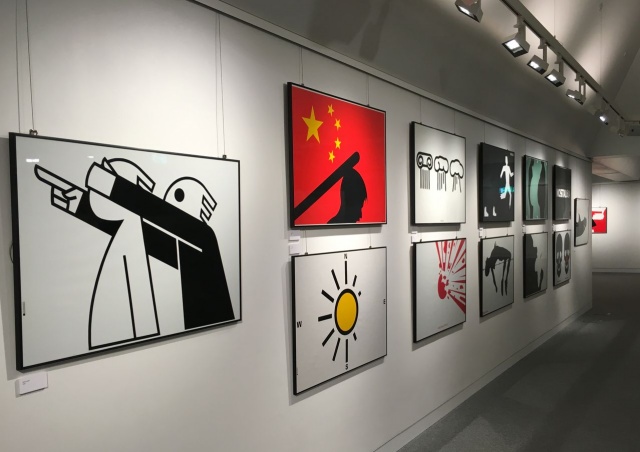 Prace Lexa Drewińskiego na wernisażu w Filharmonii fot. Małgorzata Frymus Radio Szczecin Wystawa prac Lexa Drewinskiego w szczecińskiej filharmonii [RELACJA]