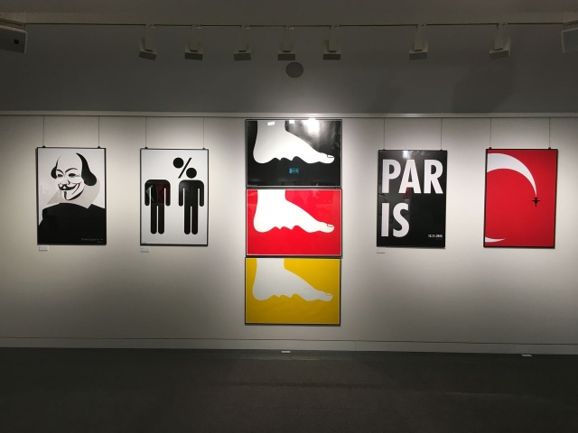 Prace Lexa Drewińskiego na wernisażu w Filharmonii fot. Małgorzata Frymus Radio Szczecin Wystawa prac Lexa Drewinskiego w szczecińskiej filharmonii [RELACJA]