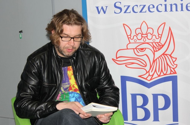 fot. [MBP w Szczecinie] Kopyt i Bąk promowali nowe książki w Szczecinie [ROZMOWA, FOTO]